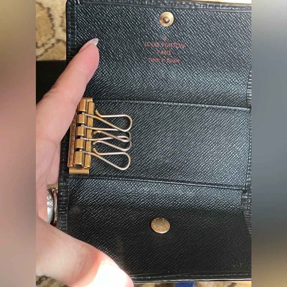 Louis Vuitton Black Epi Key Holder Like New with Box - Picture 2 of 8